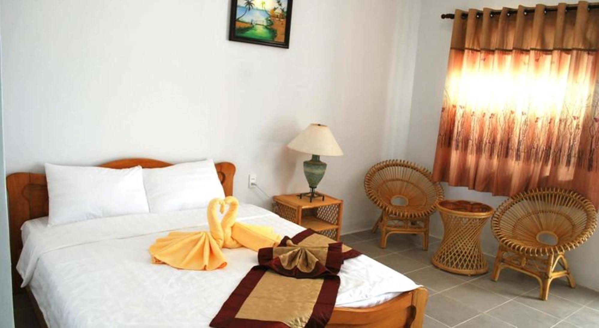 Phi Yen Hotel Chi Khu Co Ong Esterno foto